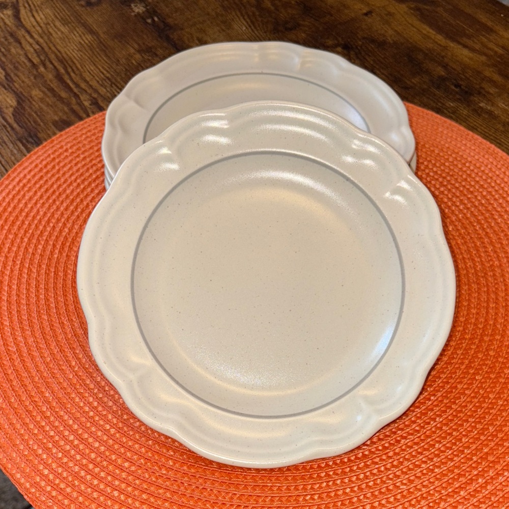 Pfaltzgraff Heirloom Salad Plates set of 4      7 1/2” Lightly Used